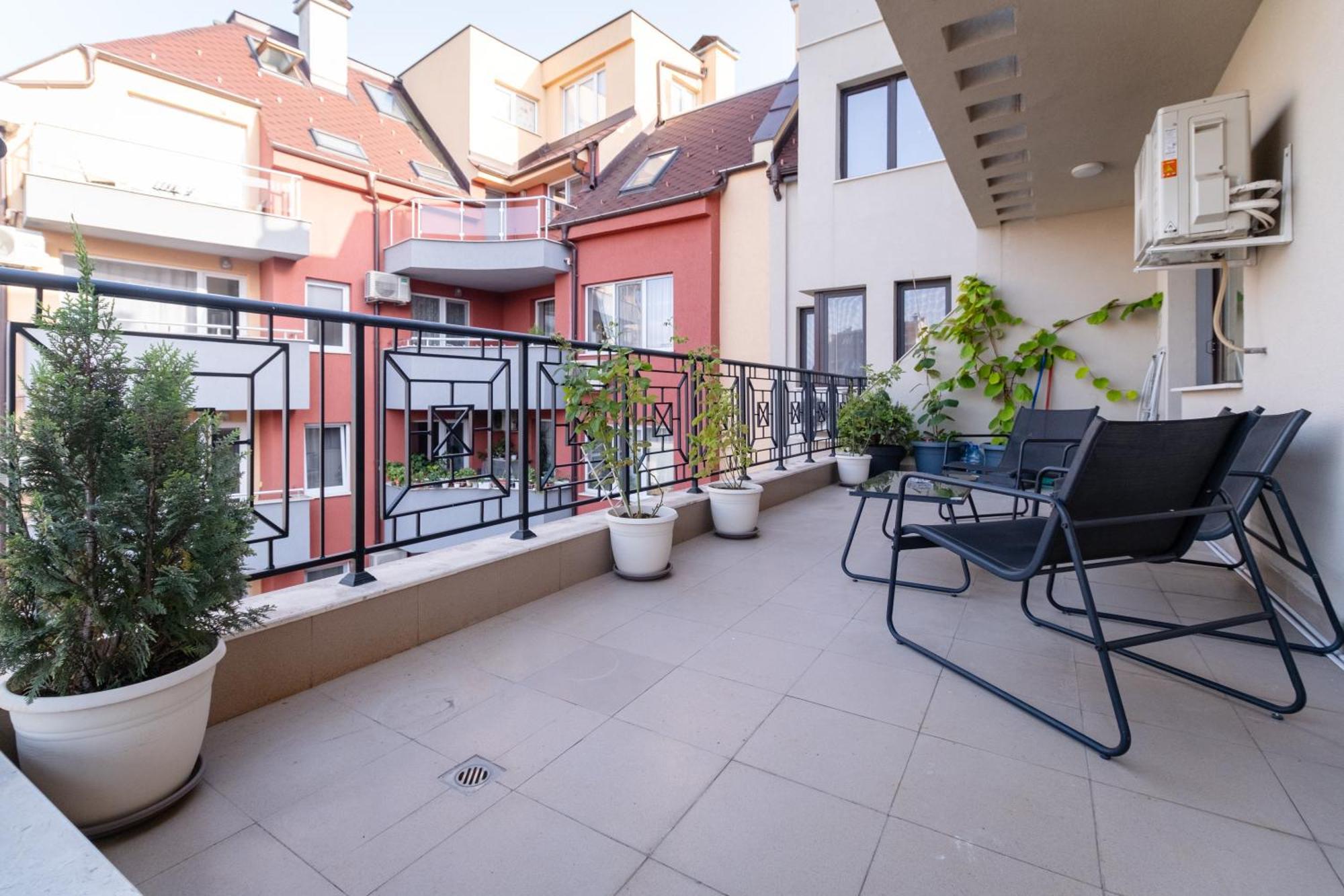 1-Bedroom Apartment With Free Private Parking Plovdiv Kültér fotó